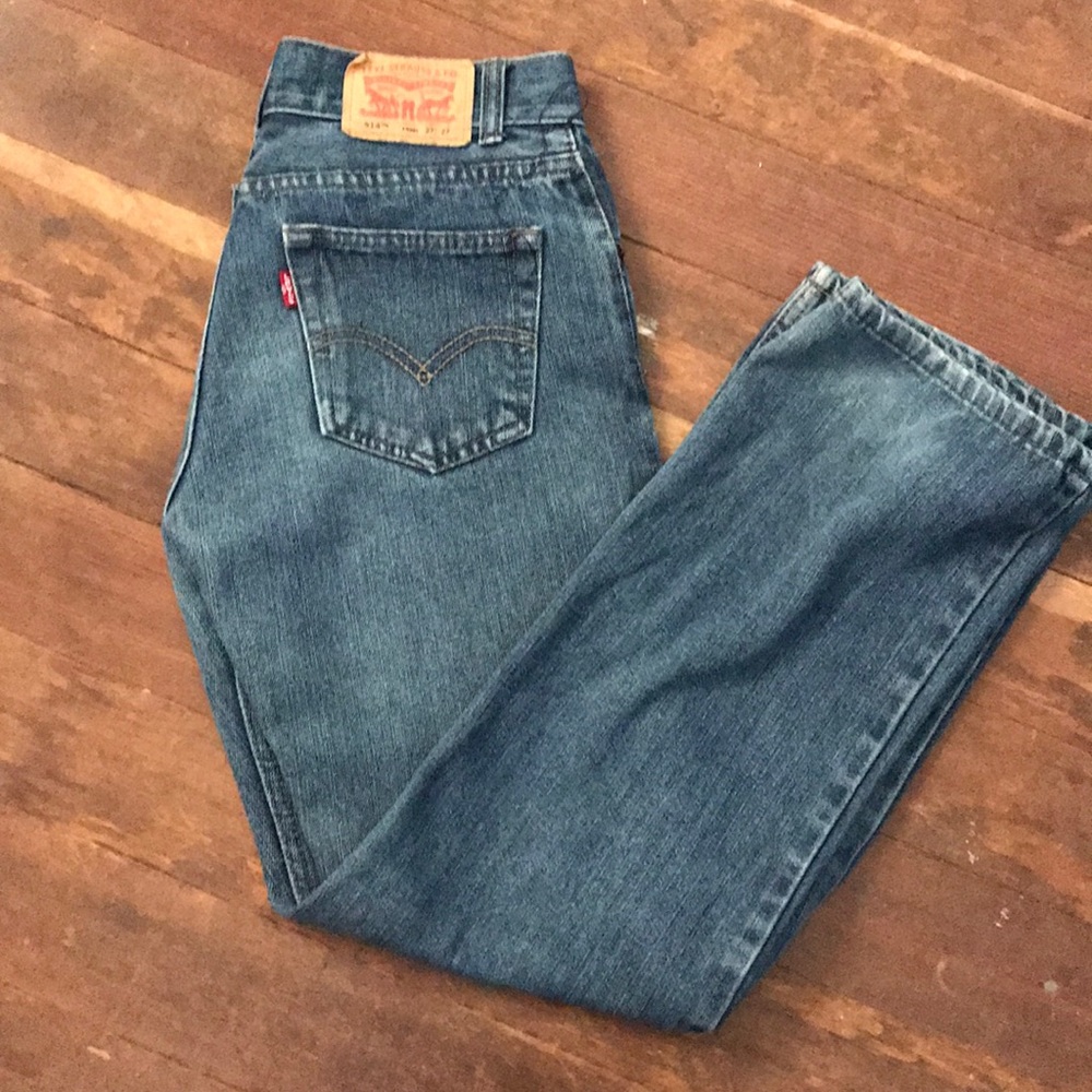 Levi’s straight jeans!!